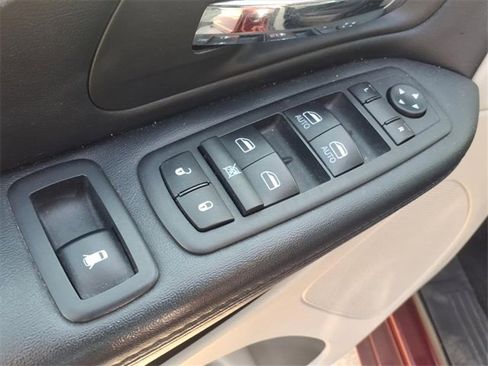 Used 2019 Dodge Grand Caravan SE w/ UConnect Hands-Free Group image 19