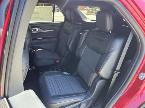 New 2026 Ford Explorer ST-Line w/ ST-Line Street Pack AWD/4WD image 17