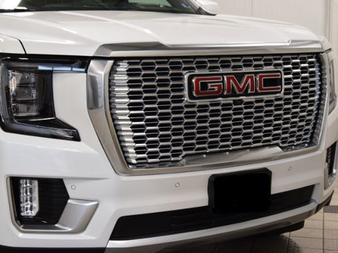 Used 2024 GMC Yukon XL Denali AWD/4WD image 5