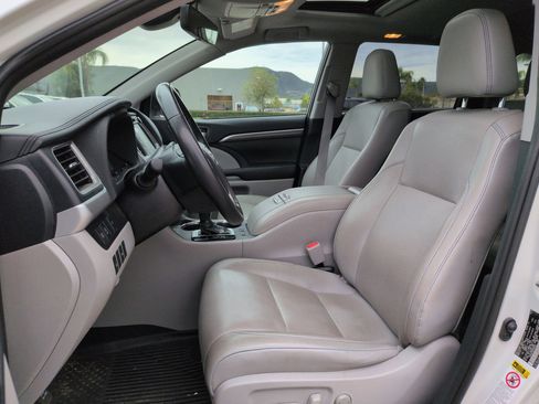 Used 2019 Toyota Highlander Limited image 16