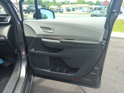 Used 2021 Toyota Sienna LE w/ LE Plus Package FWD image 35