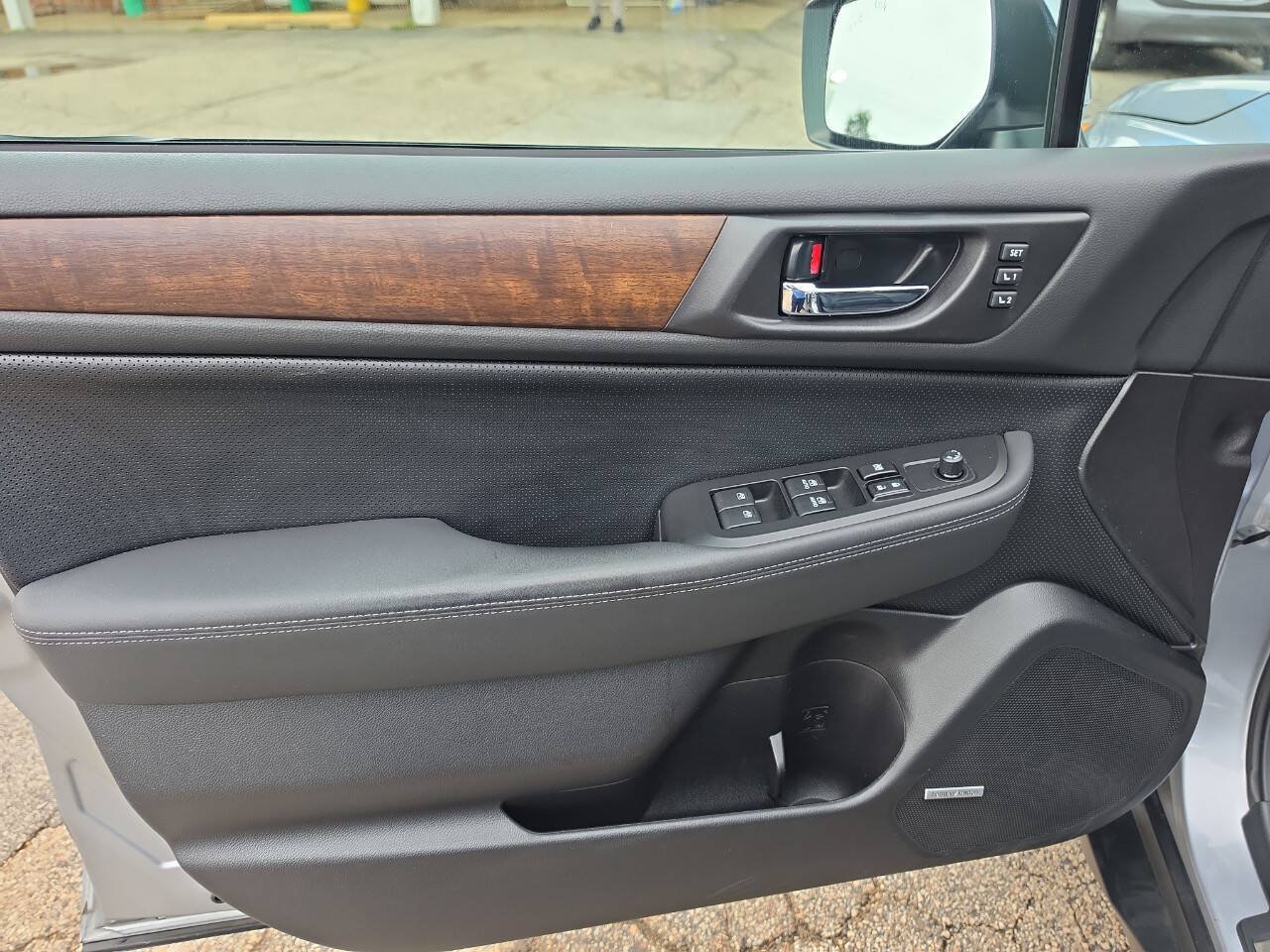 Used 2016 Subaru Outback 3.6R Limited AWD/4WD image 8
