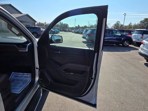 Used 2015 Chevrolet Suburban LTZ image 16