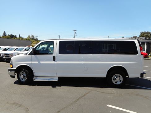 Used 2017 Chevrolet Express 3500 LT w/ LT Preferred Equipment Group RWD image 6