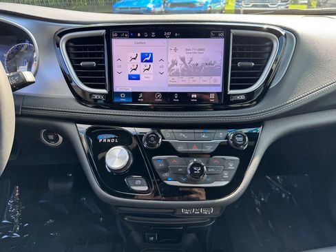 Certified 2024 Chrysler Pacifica Touring-L w/ S Appearance Package AWD/4WD image 20