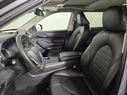 Used 2024 Toyota Highlander XLE image 14