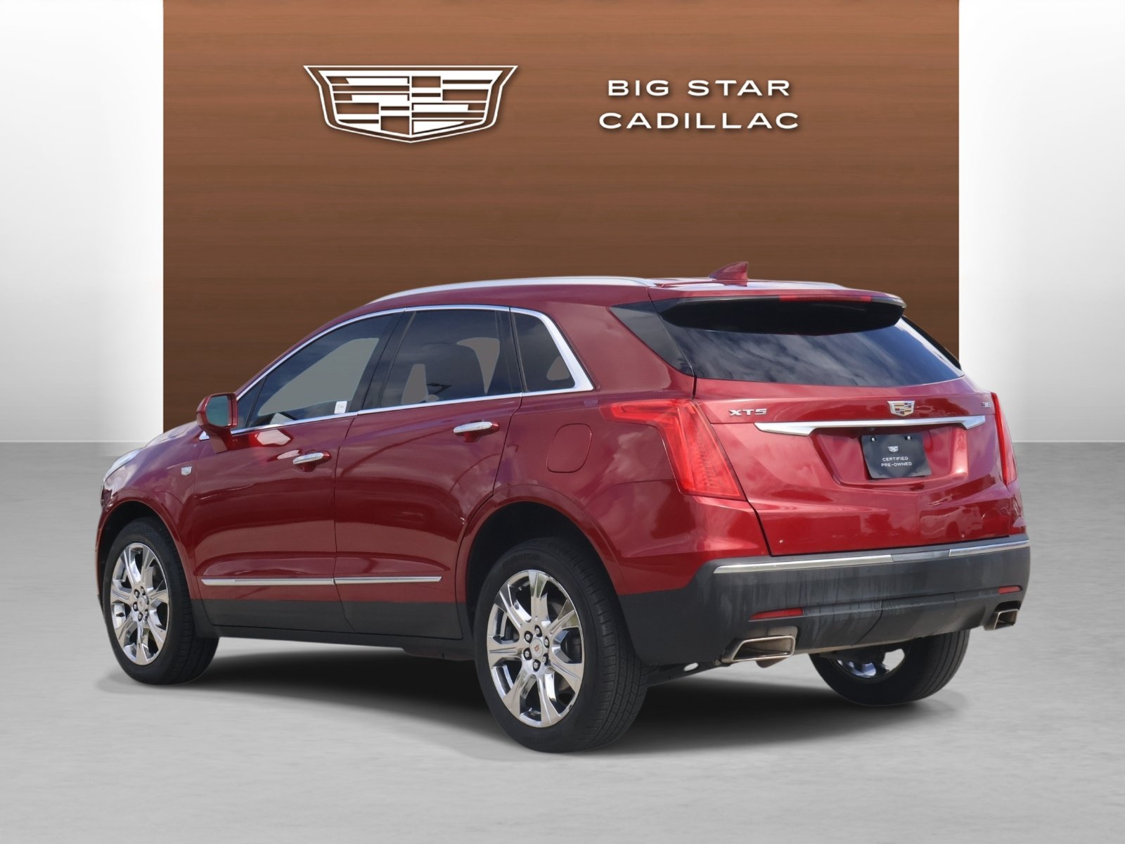 Used 2019 Cadillac XT5 FWD image 3