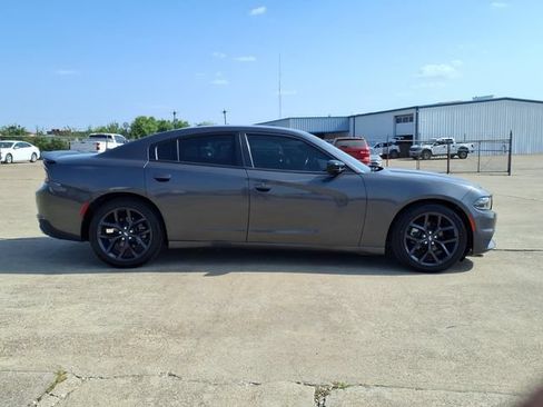 Used 2022 Dodge Charger SXT w/ Blacktop Package RWD image 4