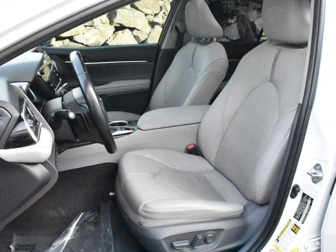 Used 2018 Toyota Camry XSE image 25