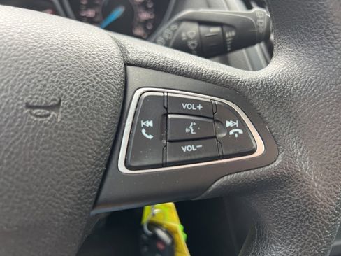 Used 2016 Ford Focus SE w/ SE Power Seat Package image 25