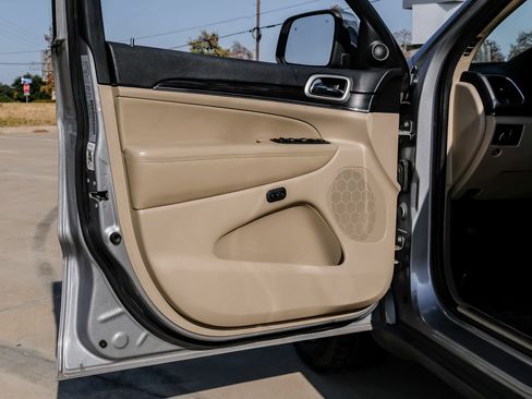 Used 2020 Jeep Grand Cherokee Limited w/ Luxury Group II RWD image 47