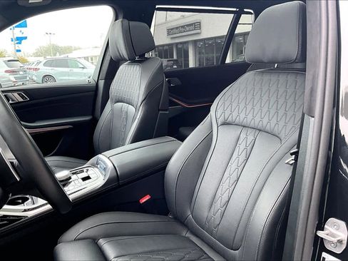 Used 2025 BMW X7 M60i image 8