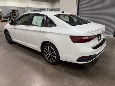 Certified 2025 Volkswagen Jetta SE FWD image 5