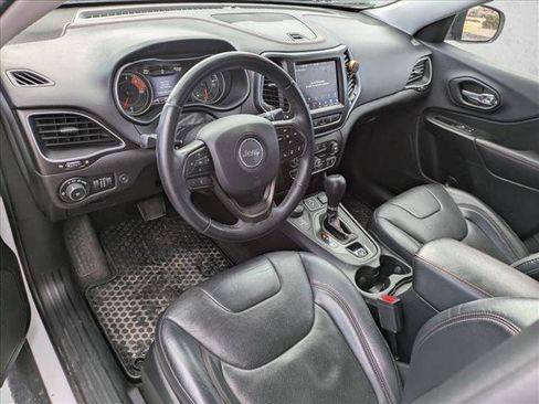 Used 2019 Jeep Cherokee Trailhawk image 10