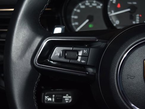 Certified 2025 Porsche Macan AWD/4WD image 10