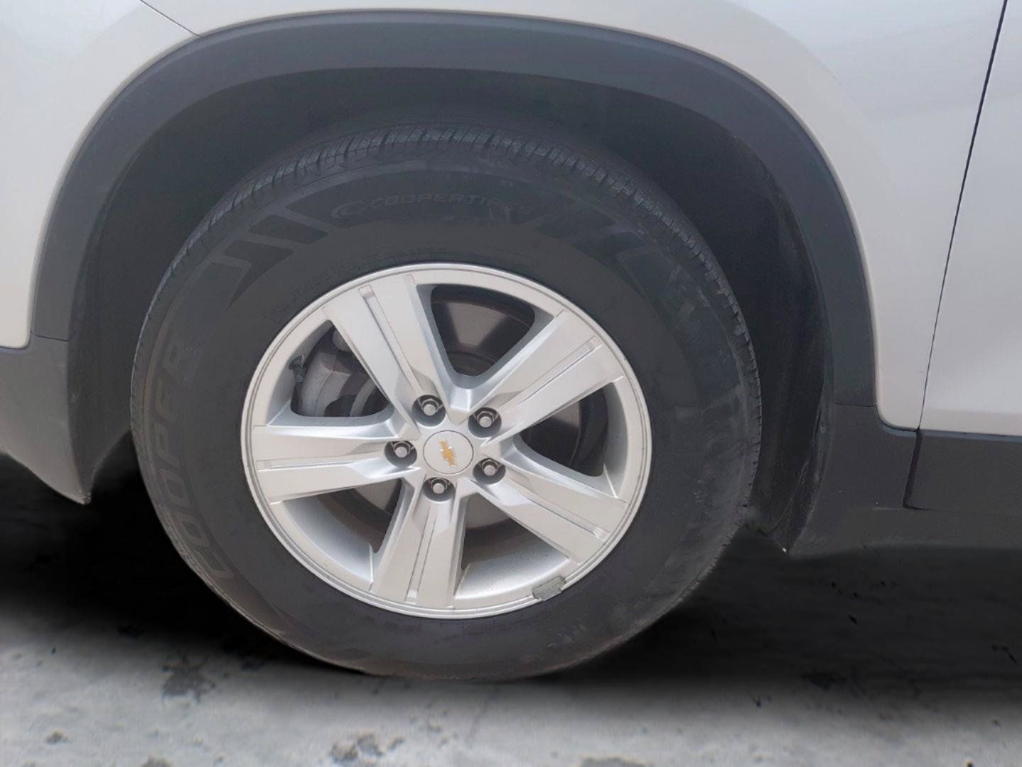 Used 2019 Chevrolet Trax LT w/ LT Convenience Package FWD image 13