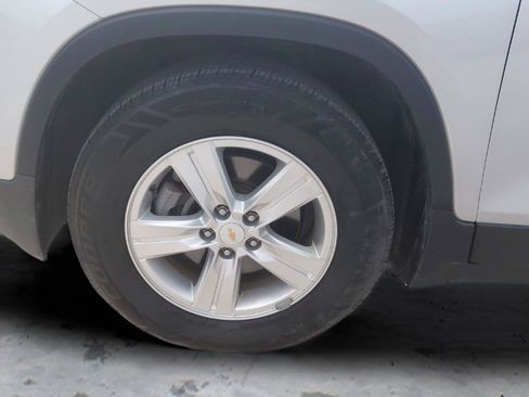 Used 2019 Chevrolet Trax LT w/ LT Convenience Package FWD image 13