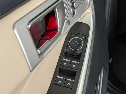 Certified 2022 Ford Explorer Limited RWD image 23