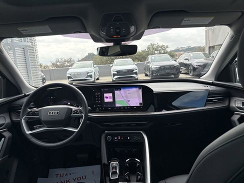 Used 2025 Audi Q5 Premium w/ Convenience Package image 19