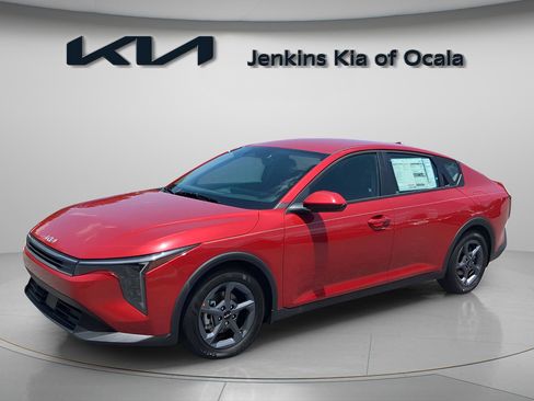 New 2025 Kia K4 LXS image 1