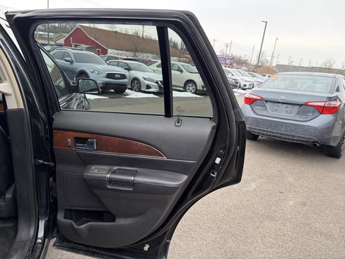 Used 2013 Lincoln MKX AWD image 17