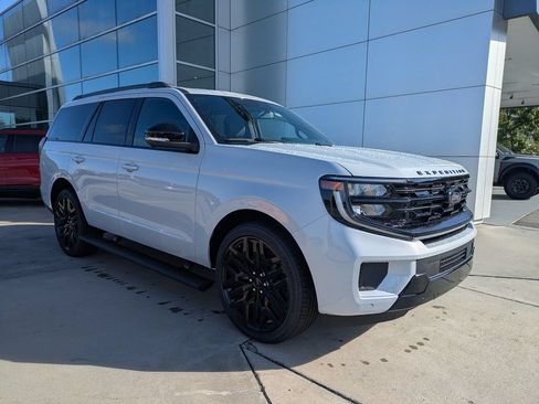 New 2026 Ford Expedition Platinum w/ Stealth Performance Package AWD/4WD image 2