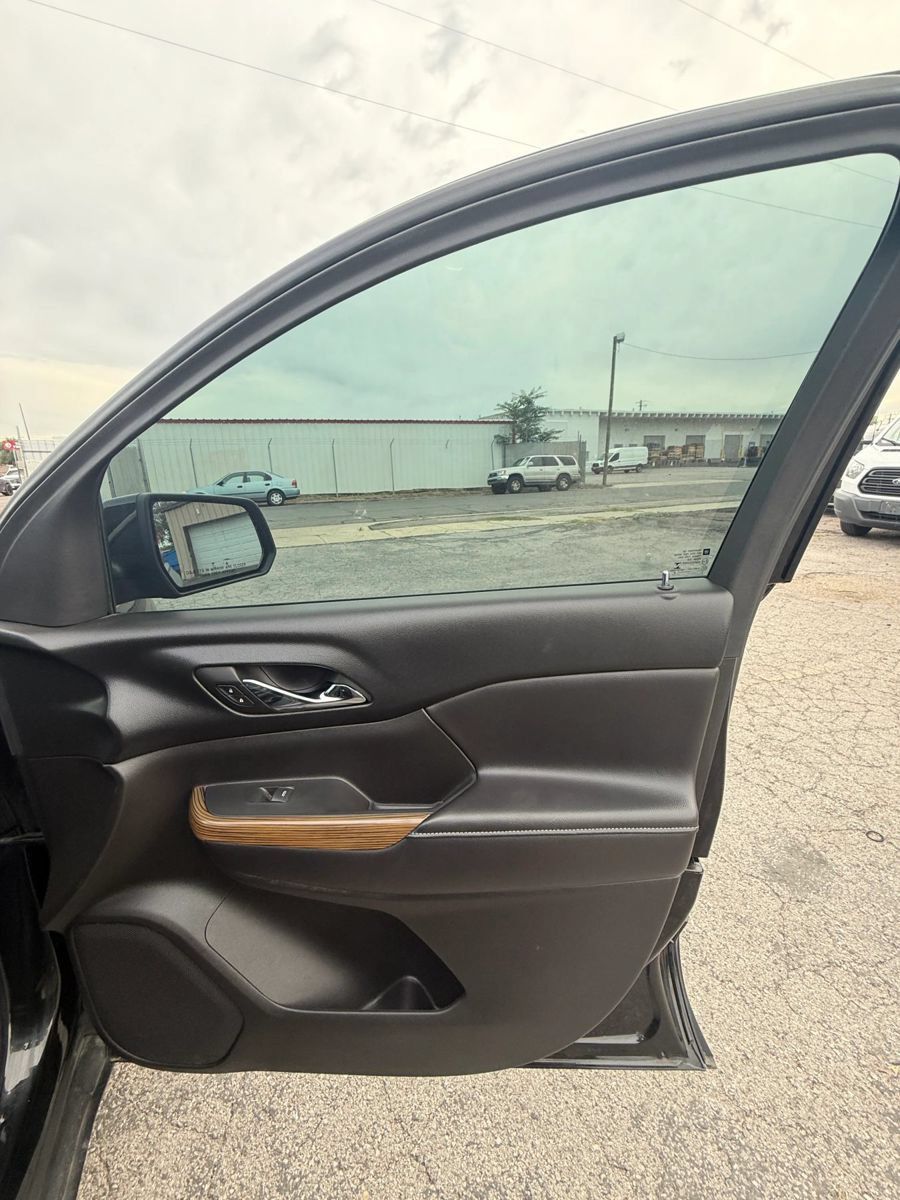 Used 2018 GMC Acadia SLE AWD/4WD image 15