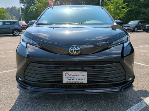 New 2026 Toyota Sienna XLE Woodland Edition AWD/4WD image 9