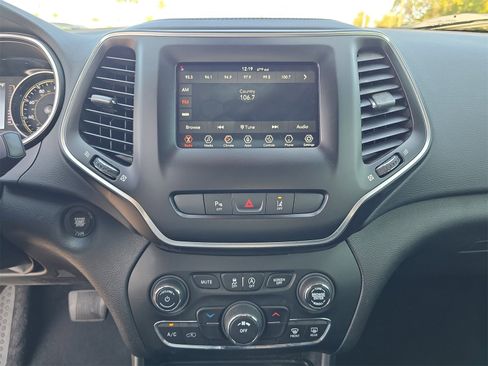 Used 2021 Jeep Cherokee Latitude Plus image 17