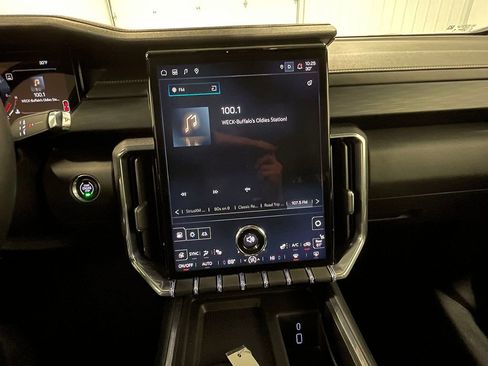 Used 2025 GMC Acadia Elevation image 33