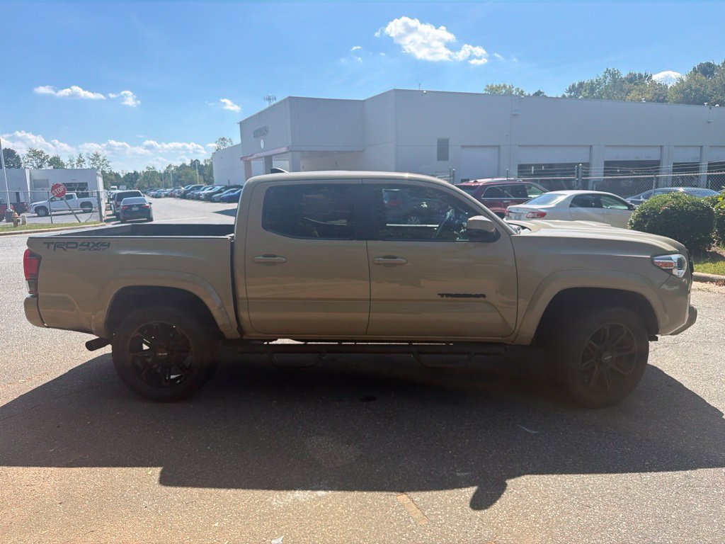 Used 2018 Toyota Tacoma TRD Sport AWD/4WD image 13