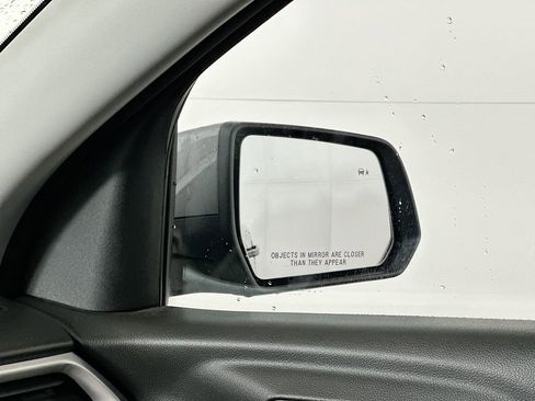 Used 2023 GMC Acadia SLE w/ Driver Convenience Package image 24