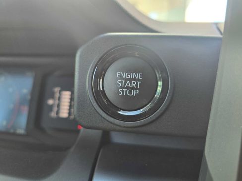 Used 2025 Toyota Tacoma SR5 AWD/4WD image 37