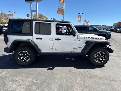 Used 2024 Jeep Wrangler Unlimited Rubicon AWD/4WD image 9