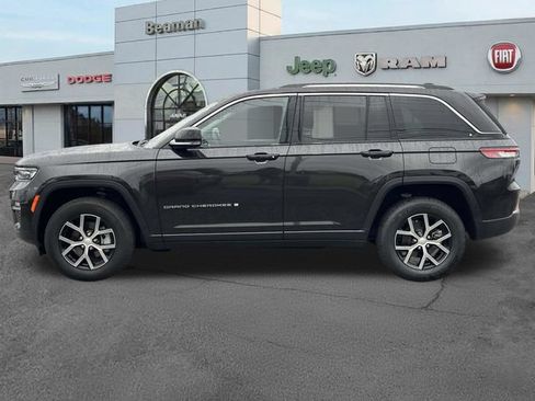 Used 2023 Jeep Grand Cherokee Limited AWD/4WD image 4