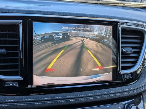 Used 2022 Chrysler Pacifica Touring-L w/ S Appearance Package image 17