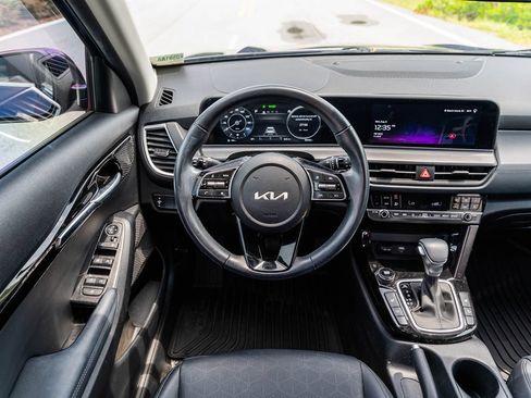 Used 2024 Kia Seltos EX FWD image 21