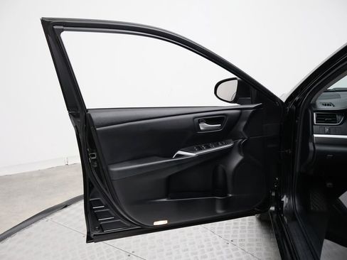 Certified 2017 Toyota Camry SE image 16