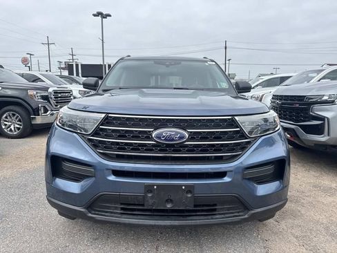 Used 2020 Ford Explorer XLT image 2