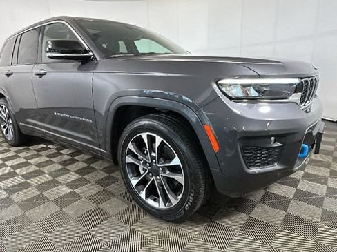 Used 2023 Jeep Grand Cherokee Overland AWD/4WD image 2