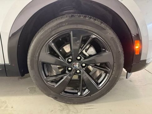 Certified 2025 Buick Envision Preferred AWD/4WD image 32