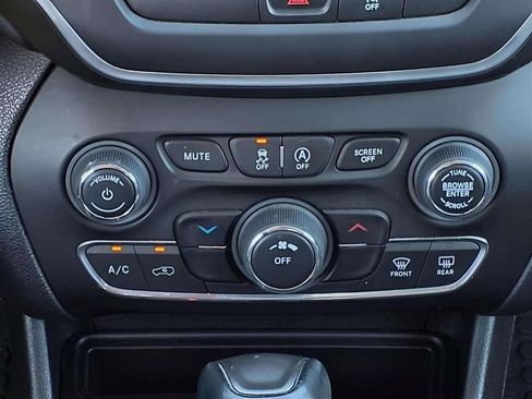 Used 2022 Jeep Cherokee Latitude image 14