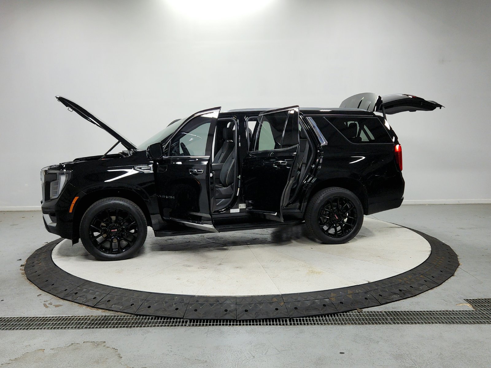 Used 2026 GMC Yukon Elevation w/ Elevation Premium Package AWD/4WD image 13