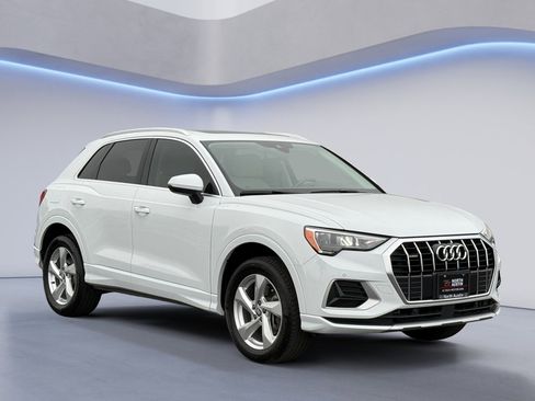 Used 2019 Audi Q3 2.0T Premium w/ Convenience Package AWD/4WD image 2