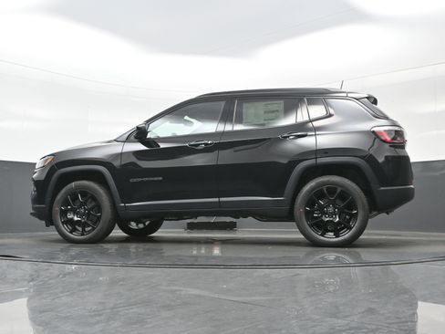 New 2026 Jeep Compass Latitude AWD/4WD image 12