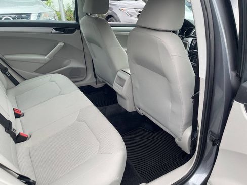 Used 2016 Volkswagen Passat 1.8T S FWD image 21