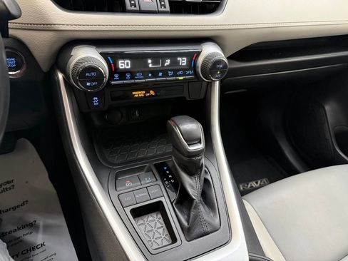 Used 2019 Toyota RAV4 XLE Premium image 15