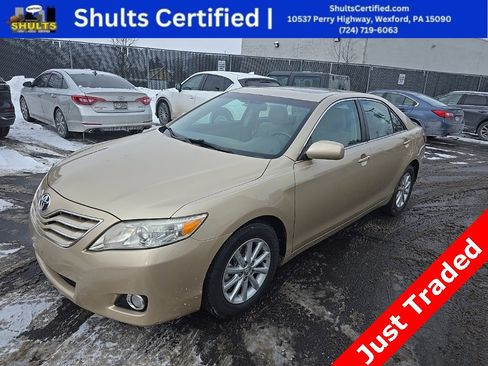 Used 2011 Toyota Camry XLE image 1