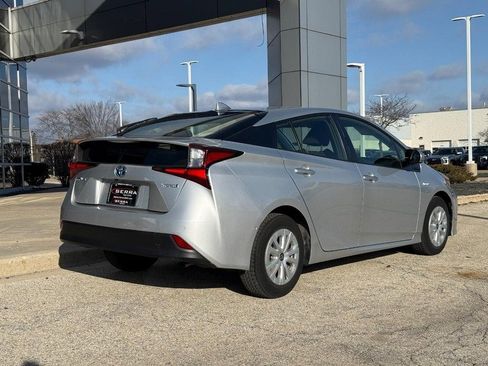 Used 2019 Toyota Prius LE image 3