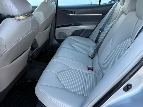 Used 2020 Toyota Camry SE image 12